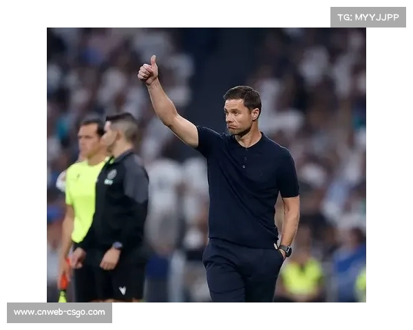 皇马训练遇雨 三名后卫继续缺席状态不佳 皇马训练遇雨 三名后卫继续缺席状态不佳